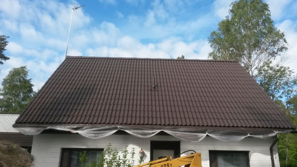 Mineriittikatto eli varttikatto pintamaalattu
